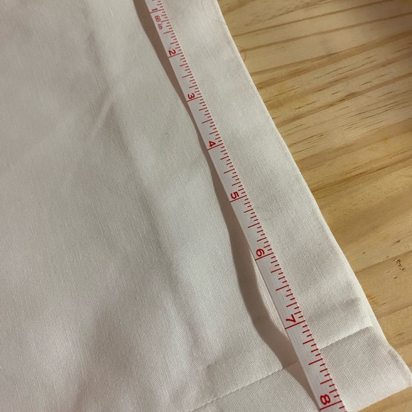 White Capris with stretch. Side pockets, side slits at bottom, 3/4 Pants - Picture 13 of 13